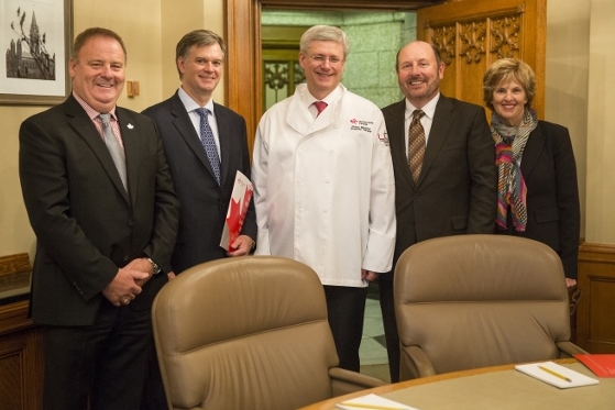 Restaurants Canada presented Prime Minister Harper with an official chef jacket. From left: Restaurants Canada chairman Liam Dolan (Claddagh Oyster House/Olde Dublin Pub), Restaurants Canada’s past president Garth Whyte, Prime Minister Stephen Harper, Restaurants Canada Director Gerard Curran (The James Joyce Irish Pub and Restaurant) and Restaurants Canada’s Joyce Reynolds. Photo courtesy of Office of the Prime Minister.